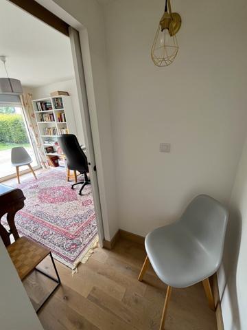 MAISON FAMILIALE AVEC UN JARDIN PLAT ET ARBORE DE 1250 M2