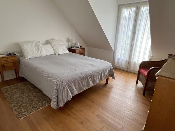 MAISON FAMILIALE AVEC UN JARDIN PLAT ET ARBORE DE 1250 M2