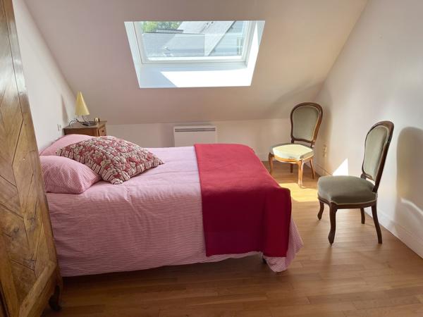 MAISON FAMILIALE AVEC UN JARDIN PLAT ET ARBORE DE 1250 M2