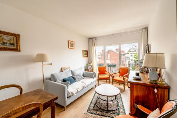 Agréable appartement 2p, 46,5 m² traversant, calme et lumineux.