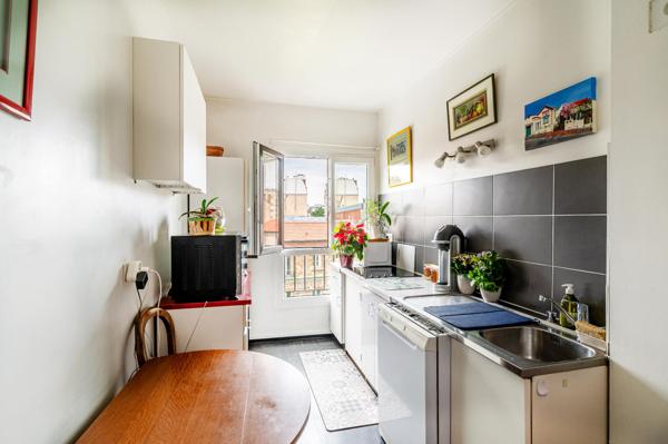 Agréable appartement 2p, 46,5 m² traversant, calme et lumineux.