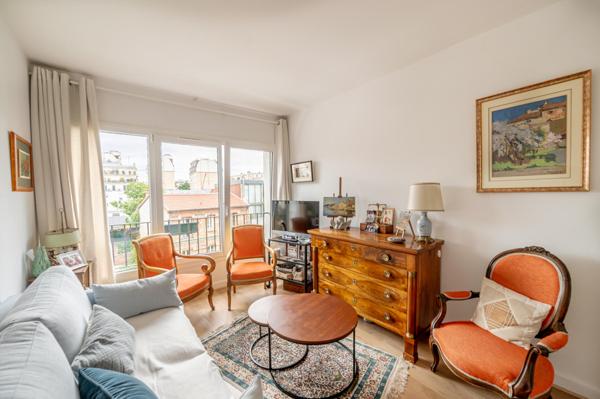 Agréable appartement 2p, 46,5 m² traversant, calme et lumineux.