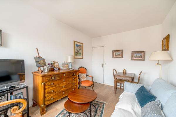 Agréable appartement 2p, 46,5 m² traversant, calme et lumineux.