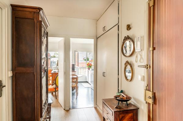 Agréable appartement 2p, 46,5 m² traversant, calme et lumineux.