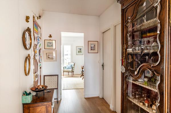 Agréable appartement 2p, 46,5 m² traversant, calme et lumineux.