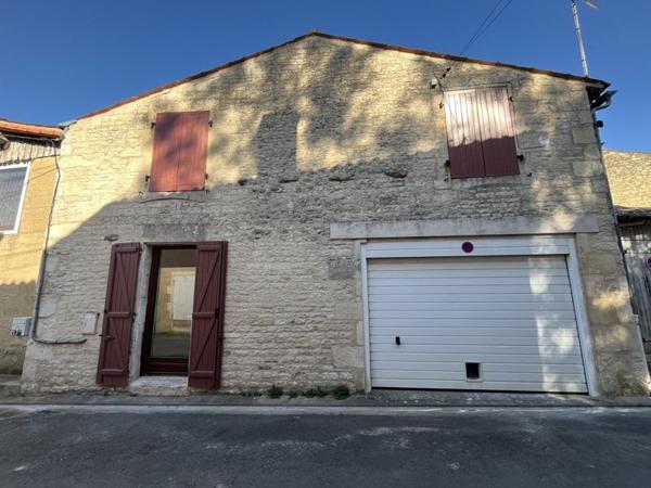 Maison à louer 570 € CC Mauzé-sur-le-Mignon 3 p 62 m² DPE D
