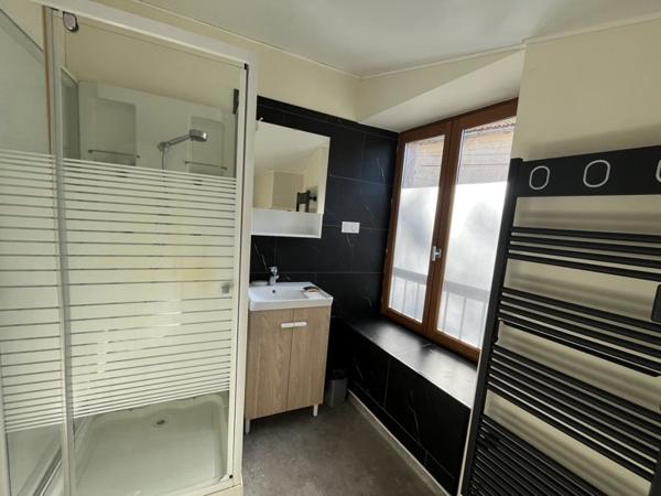 Maison à louer 570 € CC Mauzé-sur-le-Mignon 3 p 62 m² DPE D