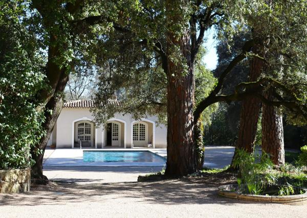 Vente Château Lorgues 15 Pièces 900 m²
