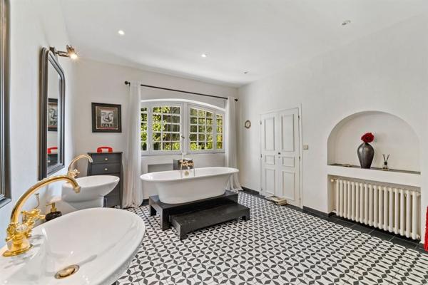 Vente Maison de maître Biot 10 Pièces 400 m²