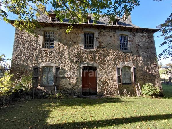 Maison de Maître du XVIIIe siècle avec dépendances et terrain de plus de 3 hectares – Puycapel (15)