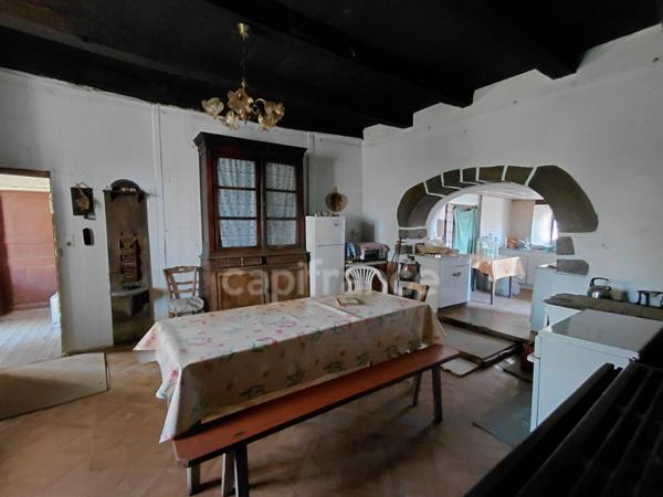Maison de Maître du XVIIIe siècle avec dépendances et terrain de plus de 3 hectares – Puycapel (15)