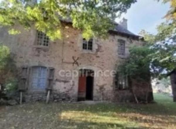 Maison de Maître du XVIIIe siècle avec dépendances et terrain de plus de 3 hectares – Puycapel (15)