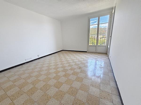 Appartement type 3 - 57.28 m² au dernier étage avec vue dégagée, parking, cave, ascenseur, traversant 13011