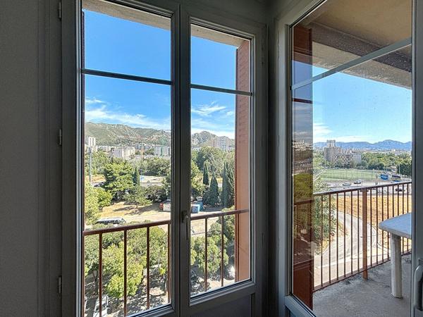 Appartement type 3 - 57.28 m² au dernier étage avec vue dégagée, parking, cave, ascenseur, traversant 13011