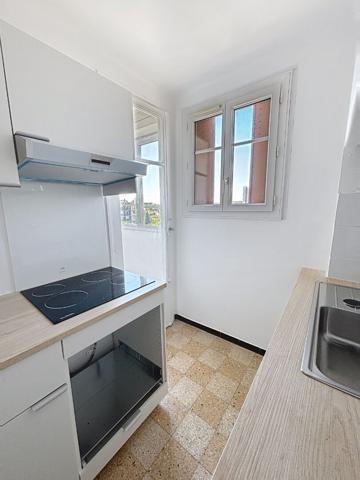 Appartement type 3 - 57.28 m² au dernier étage avec vue dégagée, parking, cave, ascenseur, traversant 13011