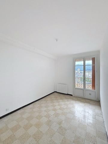 Appartement type 3 - 57.28 m² au dernier étage avec vue dégagée, parking, cave, ascenseur, traversant 13011