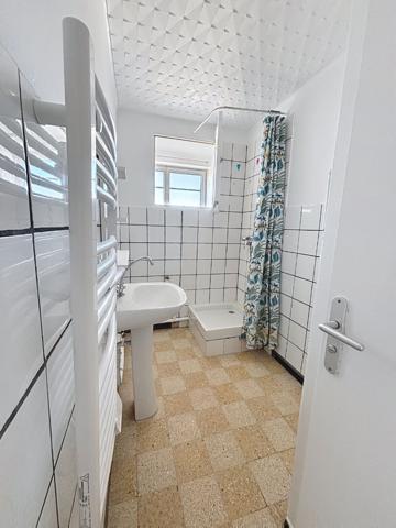 Appartement type 3 - 57.28 m² au dernier étage avec vue dégagée, parking, cave, ascenseur, traversant 13011