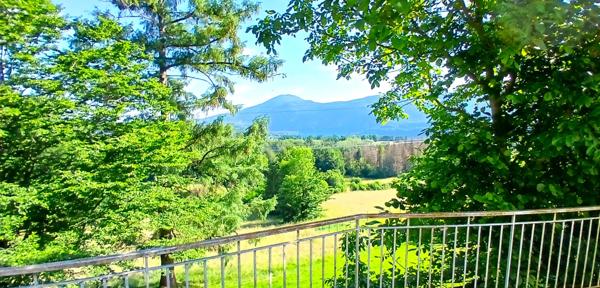 Attignat-Oncin (73610) Maison familiale 5 chambres 180m² avec 2500 m² de terrain vue lac d'Aiguebelette