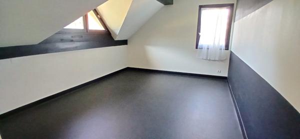 Attignat-Oncin (73610) Maison familiale 5 chambres 180m² avec 2500 m² de terrain vue lac d'Aiguebelette