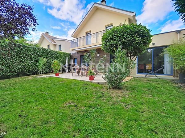 BOIS-D'ARCY  Maison expo SUD-OUEST de 127 m² avec 2 suites parentales dont une en RDC