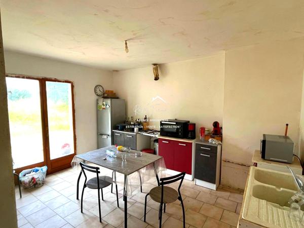 Bien situé dans un hameau, avec une vue imprenable