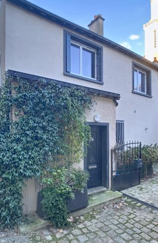 A vendre coeur de doutre, maison d'habitation composée de 4 appartements meublés loués en bail meublé d'un an, avec possibilité d'avoir la maison entière libérée pour l'été 2026, emplacement idéal, arrêt de tramway à 1 minute à pieds.