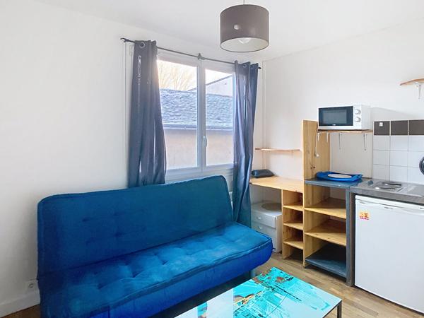 A vendre coeur de doutre, maison d'habitation composée de 4 appartements meublés loués en bail meublé d'un an, avec possibilité d'avoir la maison entière libérée pour l'été 2026, emplacement idéal, arrêt de tramway à 1 minute à pieds.