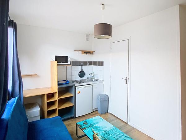 A vendre coeur de doutre, maison d'habitation composée de 4 appartements meublés loués en bail meublé d'un an, avec possibilité d'avoir la maison entière libérée pour l'été 2026, emplacement idéal, arrêt de tramway à 1 minute à pieds.