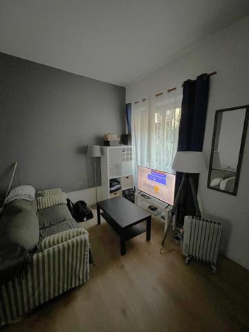 A vendre coeur de doutre, maison d'habitation composée de 4 appartements meublés loués en bail meublé d'un an, avec possibilité d'avoir la maison entière libérée pour l'été 2026, emplacement idéal, arrêt de tramway à 1 minute à pieds.