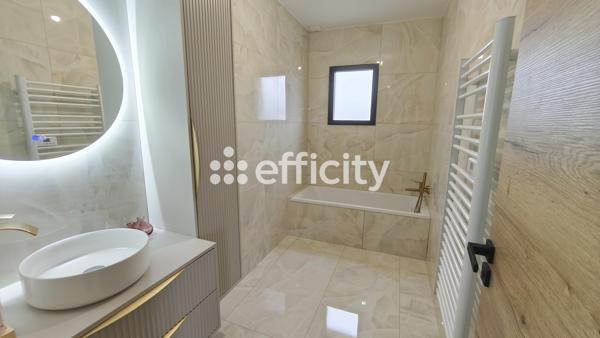 Maison
         4 pièces
        - 95 m²