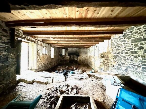 Maison en pierres + dépendance