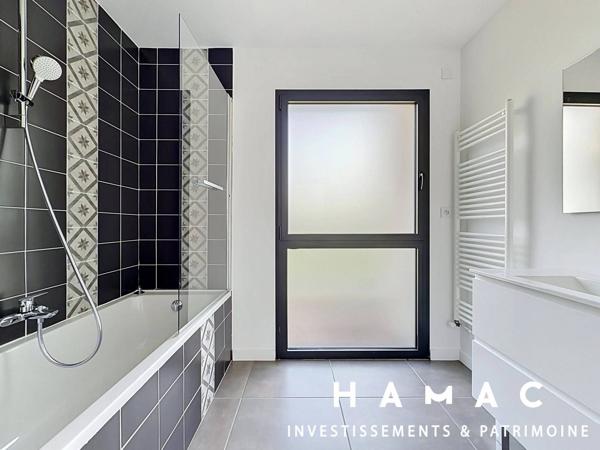 Tassin-le-bourg - Maison 174m2 - 603m2 de terrain - Piscine - Double Garage