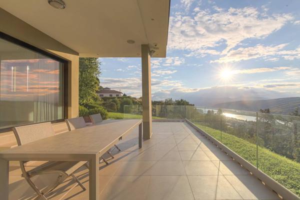 Villa contemporaine avec vue exceptionnelle