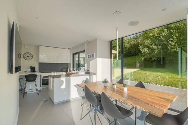 Villa contemporaine avec vue exceptionnelle