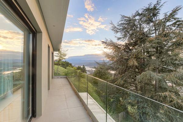 Villa contemporaine avec vue exceptionnelle