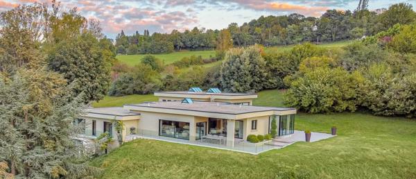 Villa contemporaine avec vue exceptionnelle