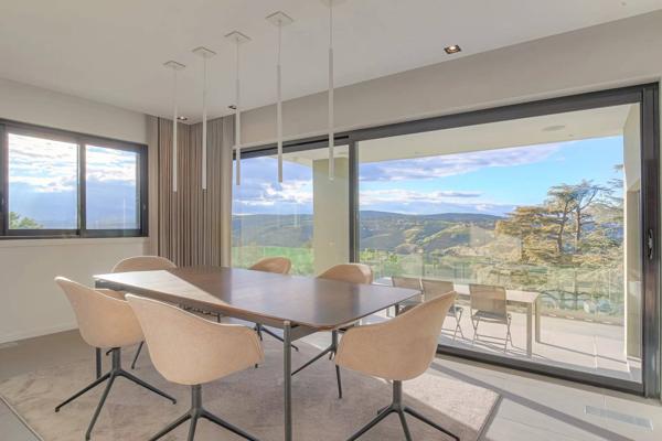 Villa contemporaine avec vue exceptionnelle