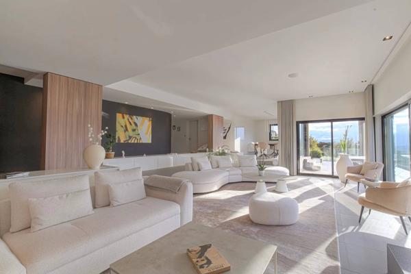 Villa contemporaine avec vue exceptionnelle