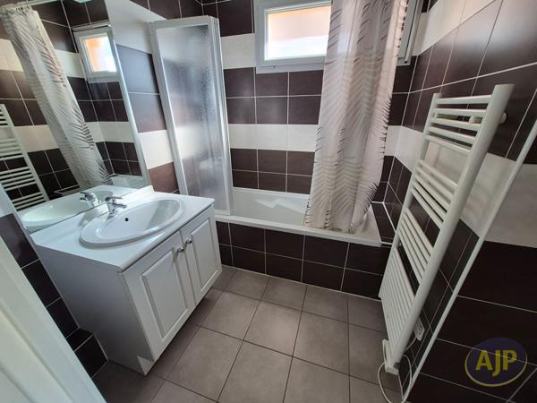 Appartement à louer Reze : 3 pièces, 63m² avec 2 chambre(s) à 865€ - AJP Immobilier Rezé