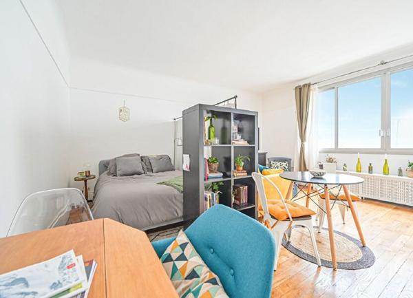 Appartement à vendre    2 pièces • 42,03 m2 Paris 15