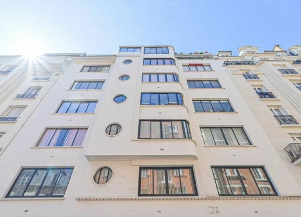 Appartement à vendre    2 pièces • 42,03 m2 Paris 15