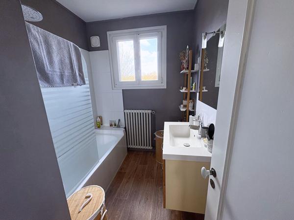 Maison spacieuse à vendre à Rilhac-Rancon - 5 chambres, jardin et garage