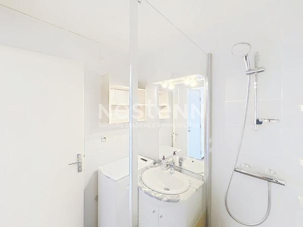 Studio cabine de 27.4 m² avec loggia, vue sur les Salins, piscine en option, local à vélo & place de parking Gruissan, Rive Droite