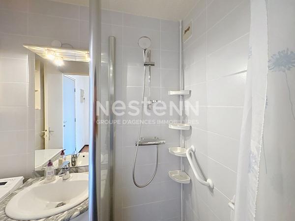 Studio cabine de 27.4 m² avec loggia, vue sur les Salins, piscine en option, local à vélo & place de parking Gruissan, Rive Droite