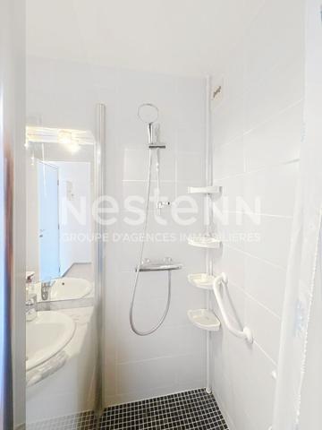 Studio cabine de 27.4 m² avec loggia, vue sur les Salins, piscine en option, local à vélo & place de parking Gruissan, Rive Droite