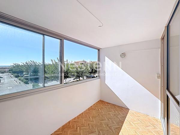 Studio cabine de 27.4 m² avec loggia, vue sur les Salins, piscine en option, local à vélo & place de parking Gruissan, Rive Droite