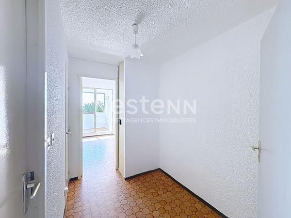 Studio cabine de 27.4 m² avec loggia, vue sur les Salins, piscine en option, local à vélo & place de parking Gruissan, Rive Droite