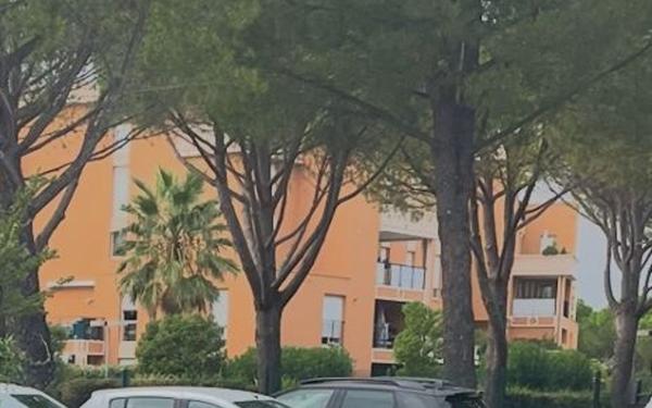 Stationnement à vendre    Lattes