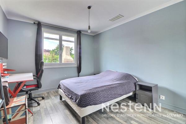 Saint-Priest Manissieux Maison 5 pièces 166m2, terrasse, double garage, terrain 730m2 plat et piscinable.