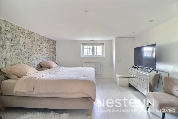 Saint-Priest Manissieux Maison 5 pièces 166m2, terrasse, double garage, terrain 730m2 plat et piscinable.